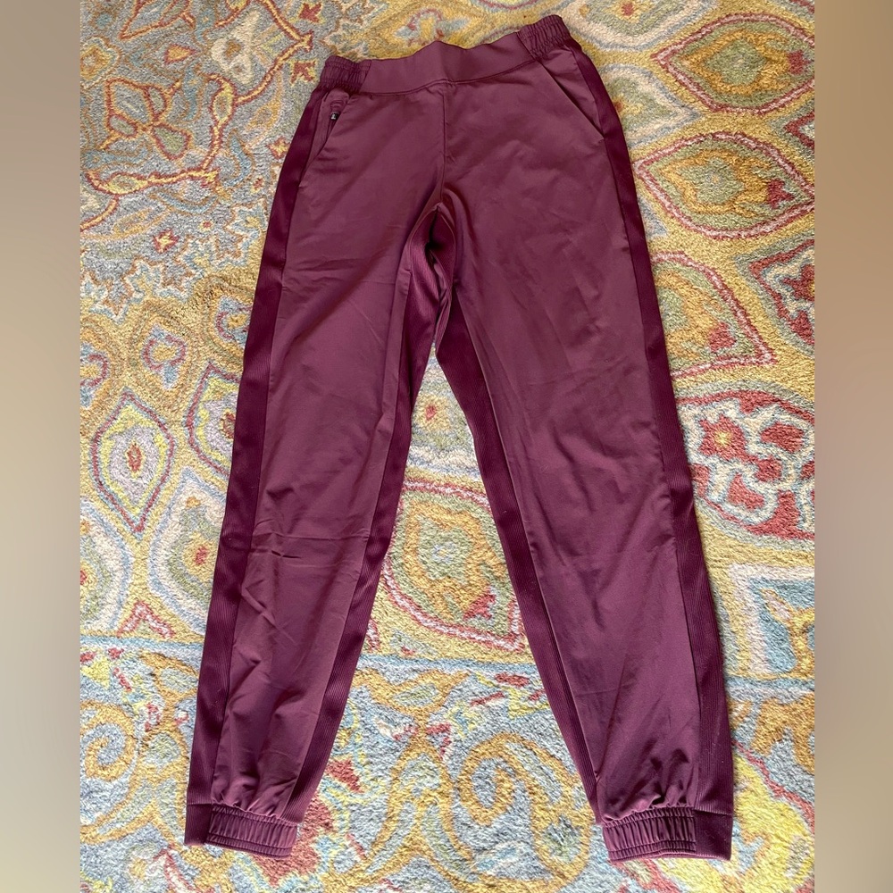 Athleta Brooklyn Lined Jogger in color Wine. Size 0.
